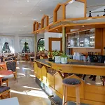 فندق Schwartze 3*